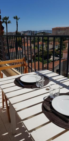 Proche de tout prés du centre de golfe juan coin calme
